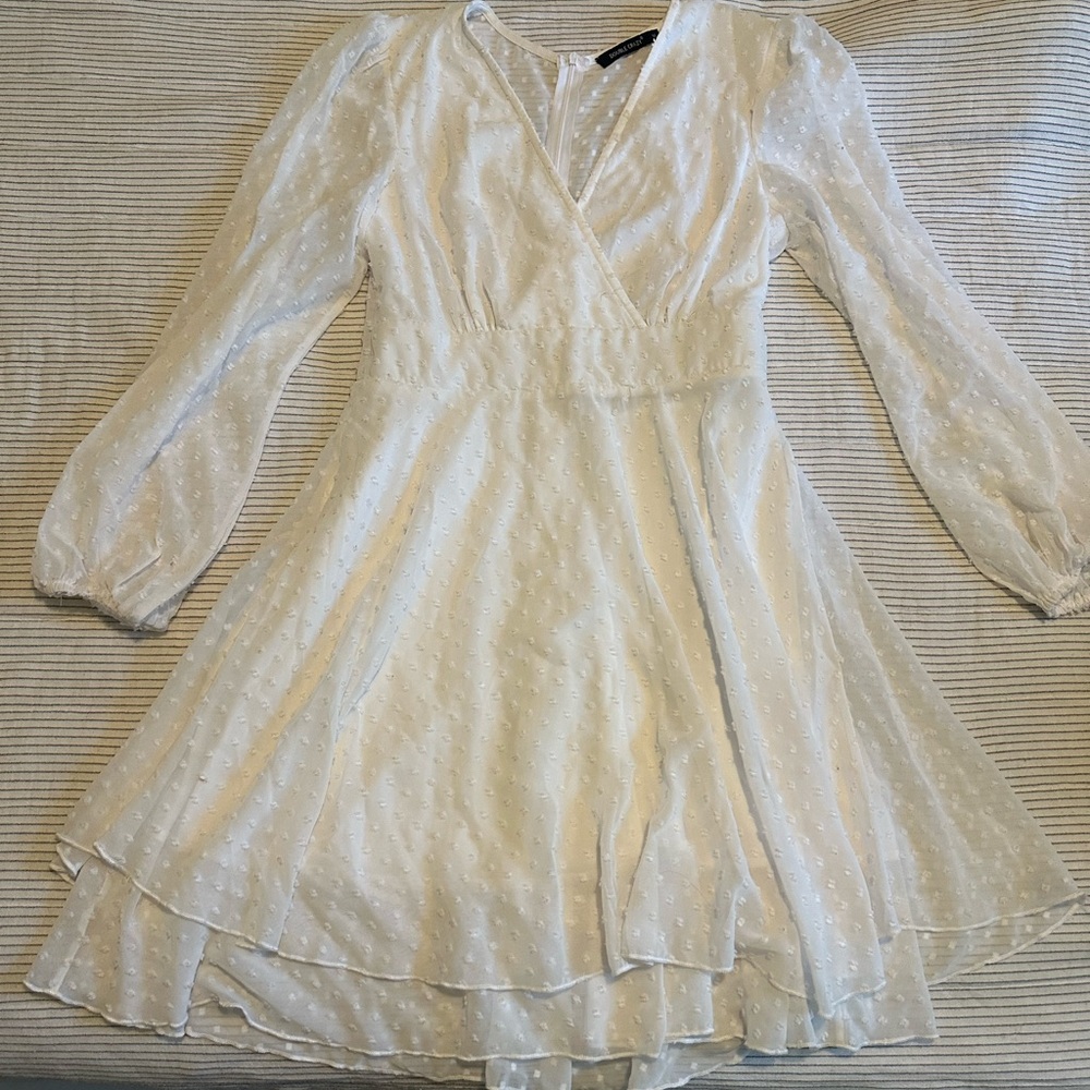 Elegant White Long Sleeve Dress